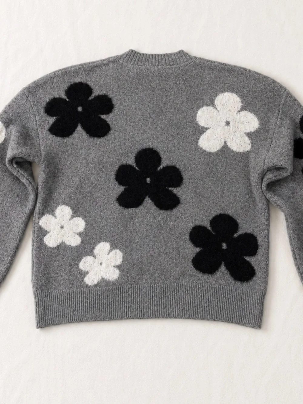 Nanette Nanette Lepore Floral Pearl Sweater Medium Gray Black White